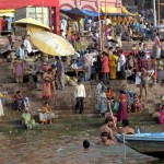 Authenticiteit of toeristen attracties, stadsomgeving of platteland zijn allemaal beslissingen die genomen moeten worden (Ganges Rivier).